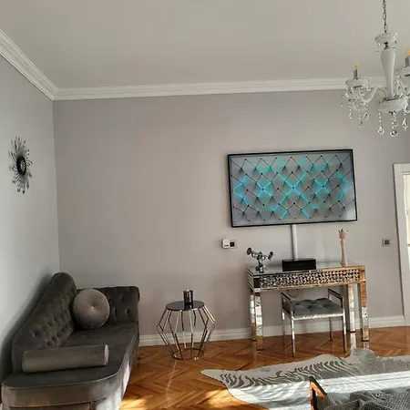 Apartment Fancy Flats *